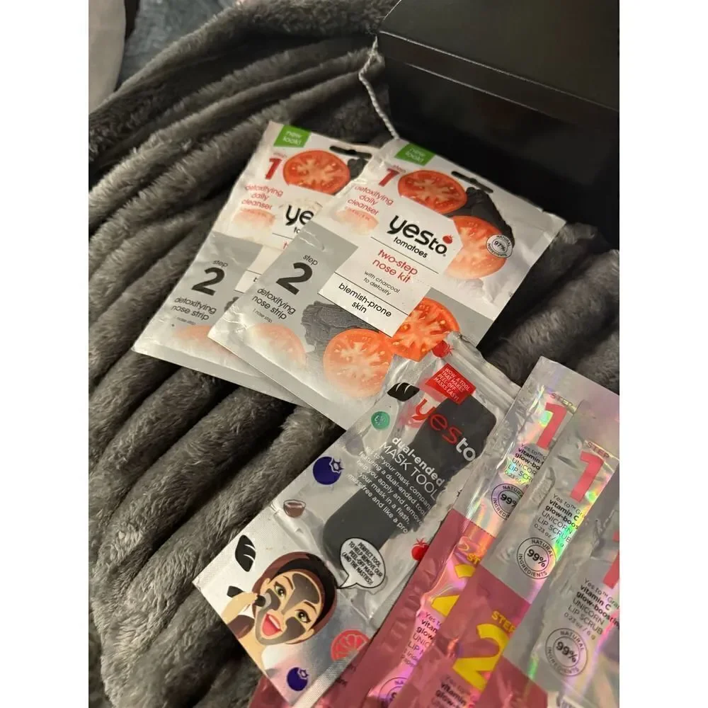 Yes to tomatoes,grapefruit &bliss + kol korean nose pore strips
